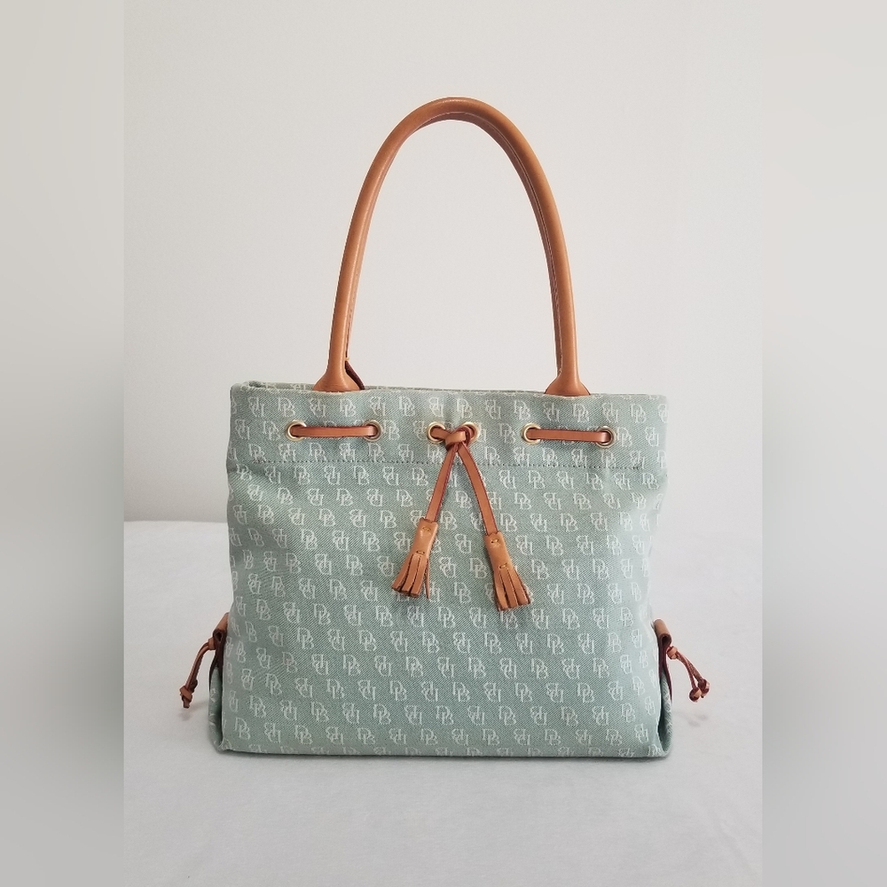 EUC-Dooney and Bourke Tassel Signature Monogram Tote Bag Light Green